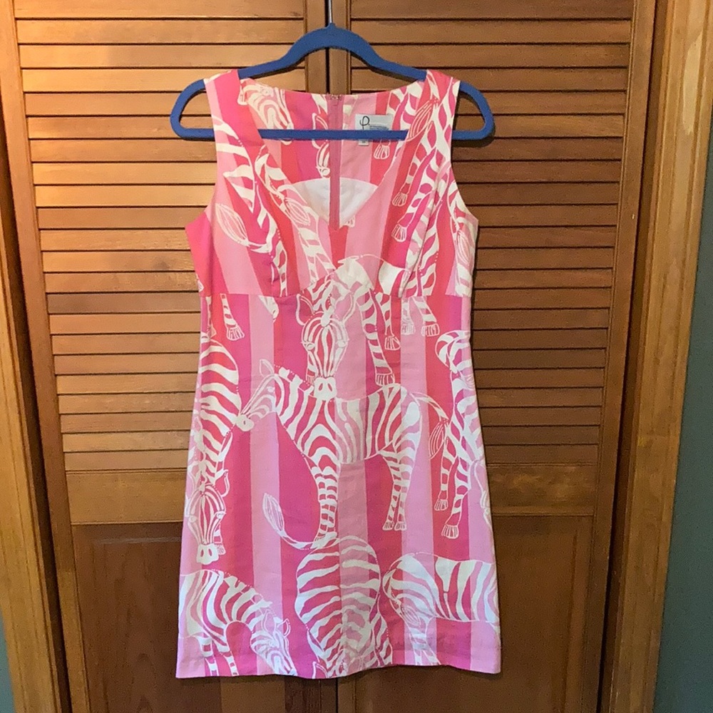 Lilly Pulitzer pink/white zebra dress sz 10. V neck. Zipper back. Fully lined.